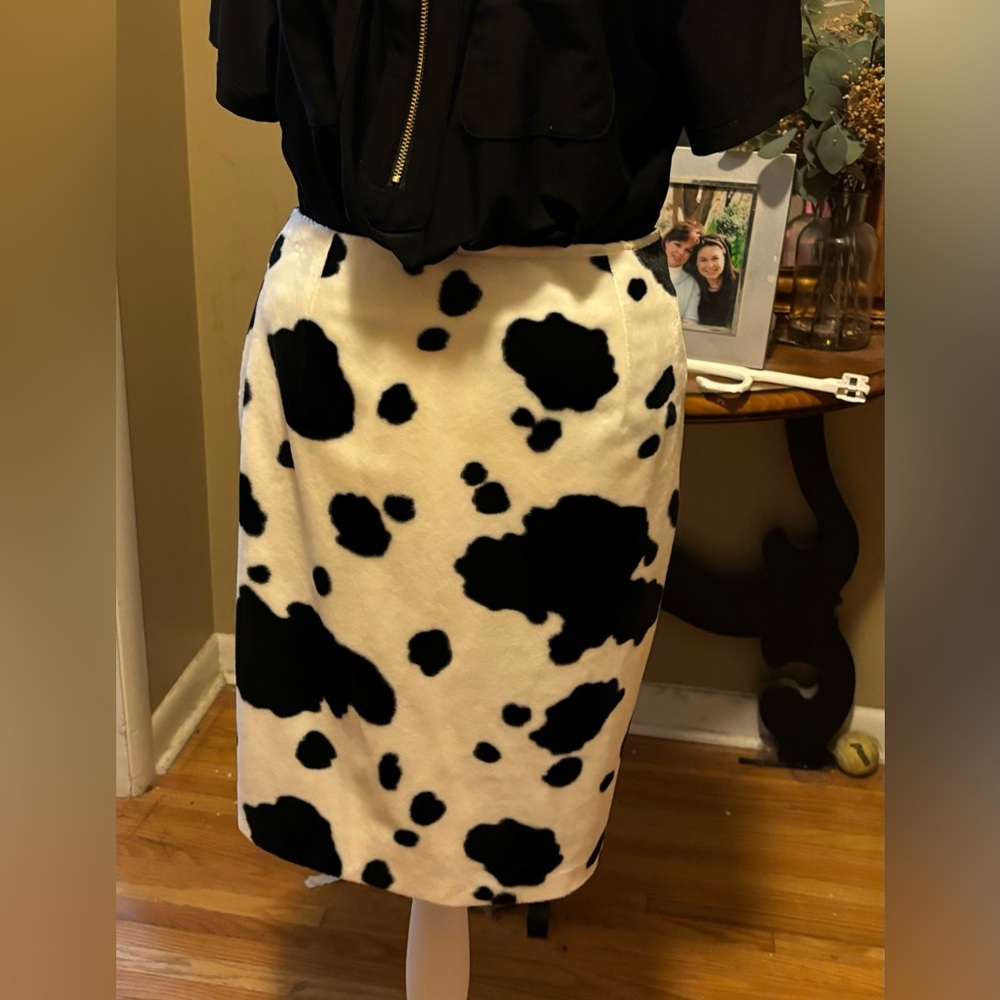 APOSTROPHE BLACK AND WHITE COW SKIRT, size 12, 100% polyester